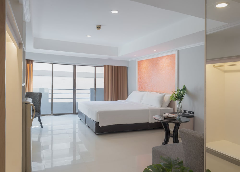 Deluxe Room (Room Only) photo 2