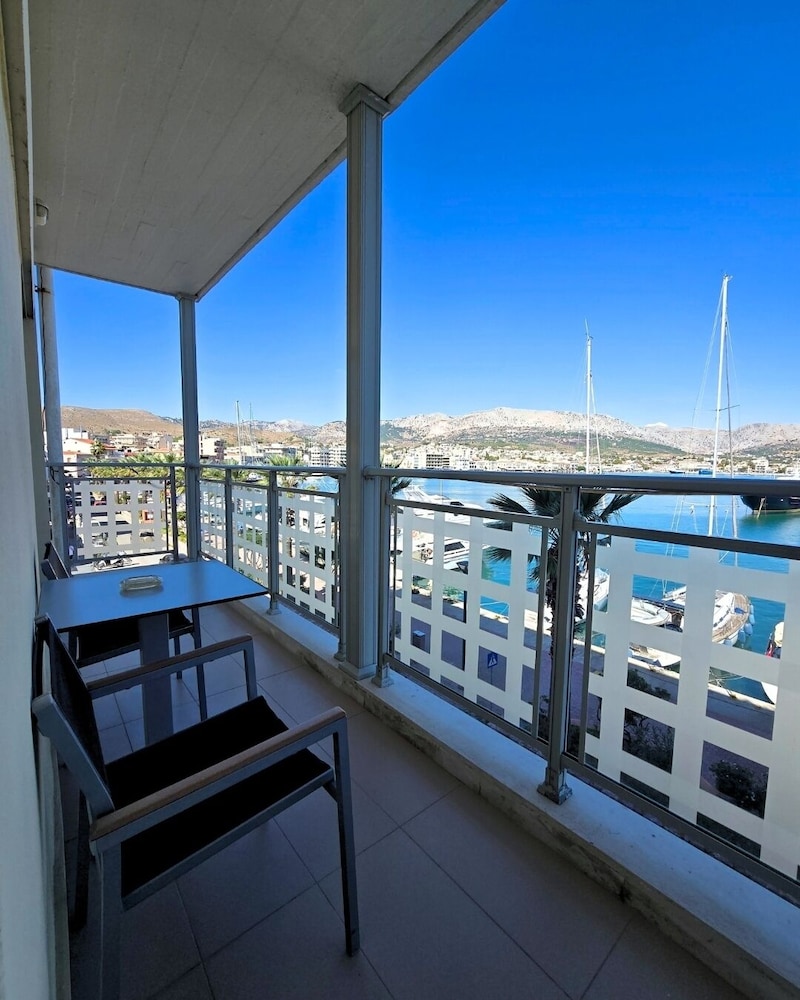Executive Suite - Photo 3