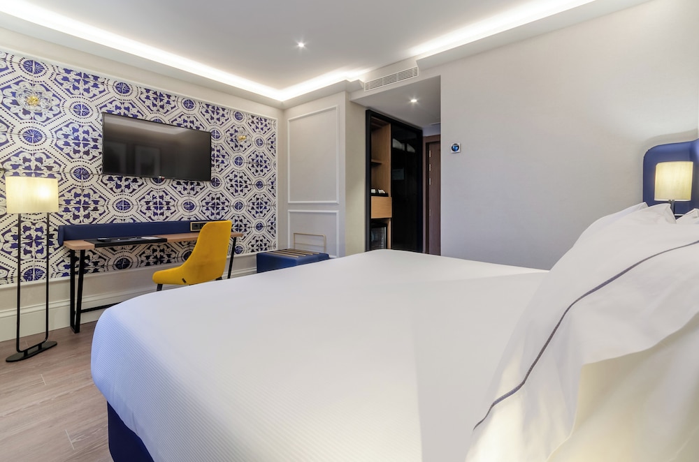 Deluxe Room - Photo 3