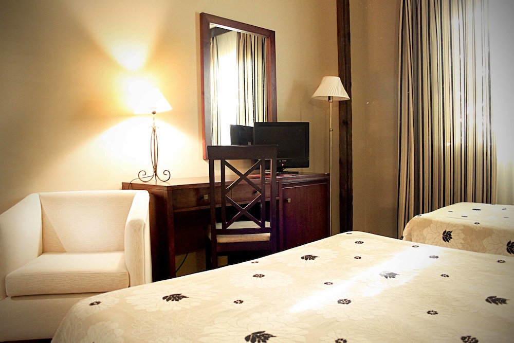 Double or Twin Room - Photo 8