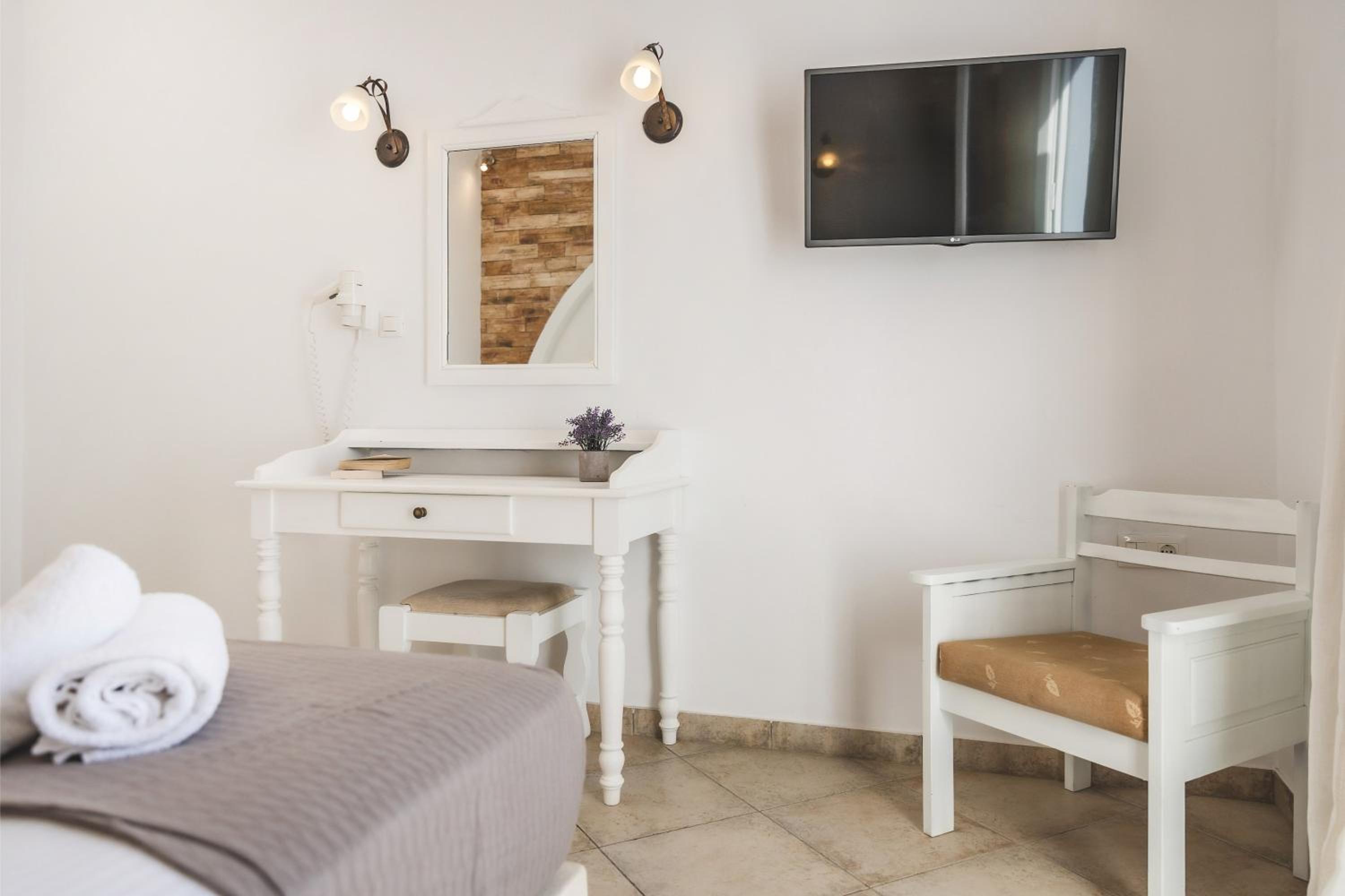 Deluxe One-Bedroom Apartment