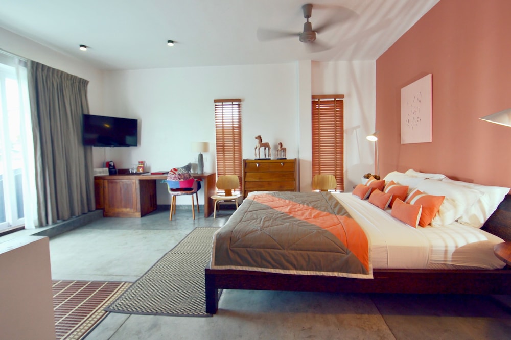 Penthouse, 1 King Bed, Jetted Tub, City View photo 1