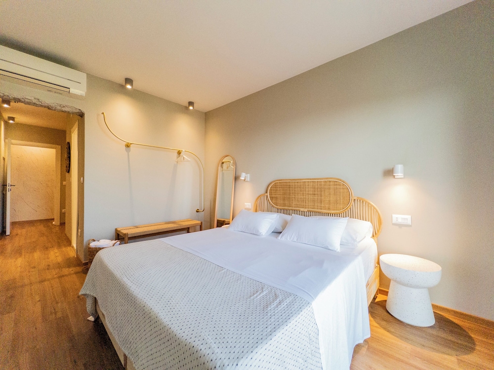 Standard Room, Non Smoking, Partial Ocean View