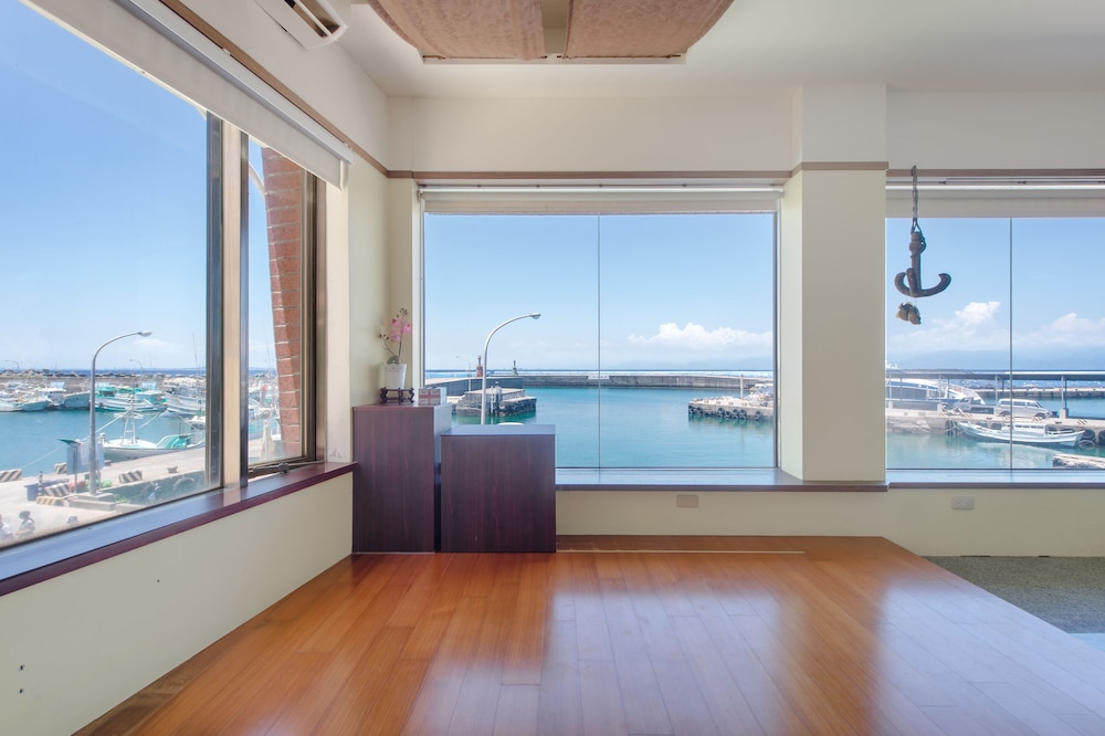 Deluxe Double Room with Sea View - Photo 4