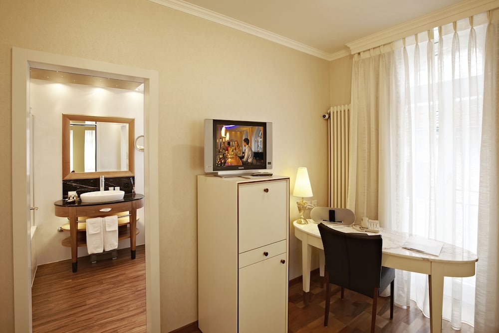 Junior Suite, River View - Photo 2