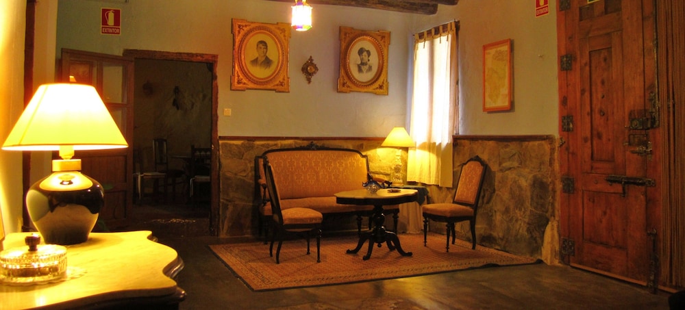 Family Room (Moncayo) photo 3