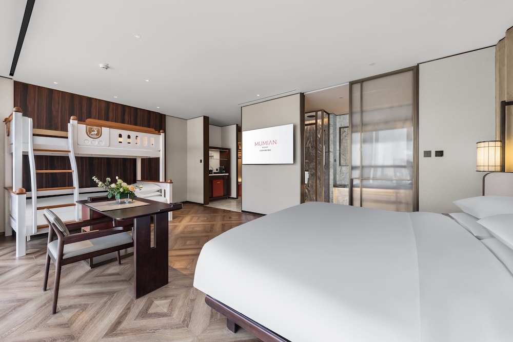 Family Suite, 1 Bedroom, Non Smoking, City View photo 1