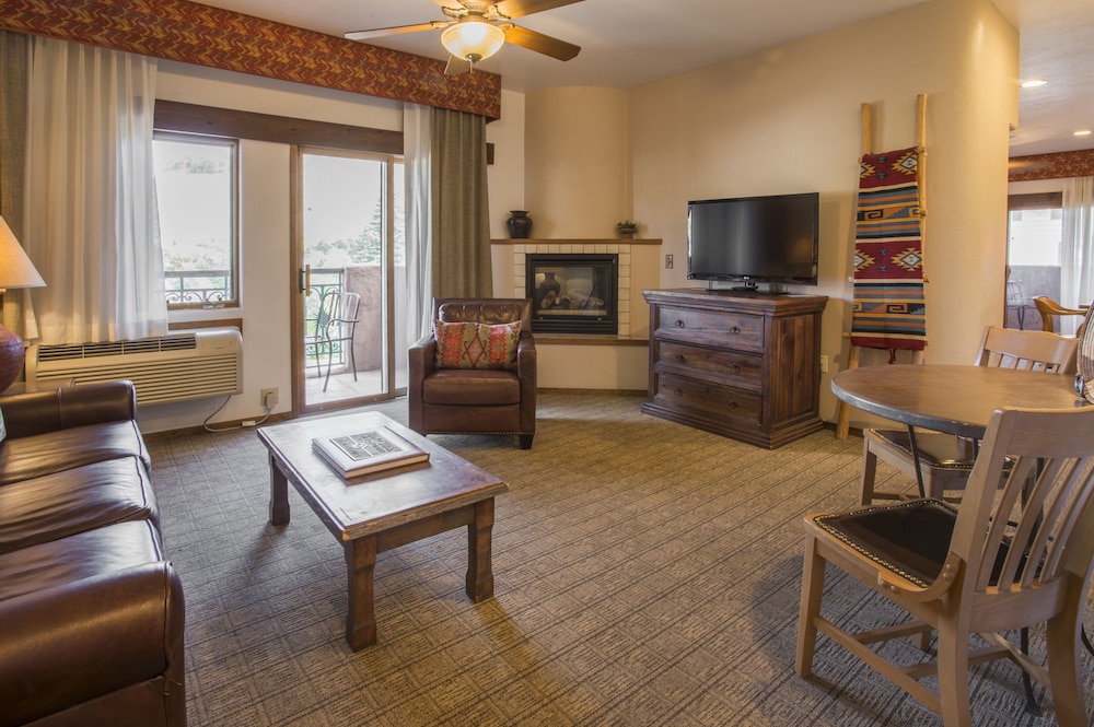 Executive Suite - Photo 3