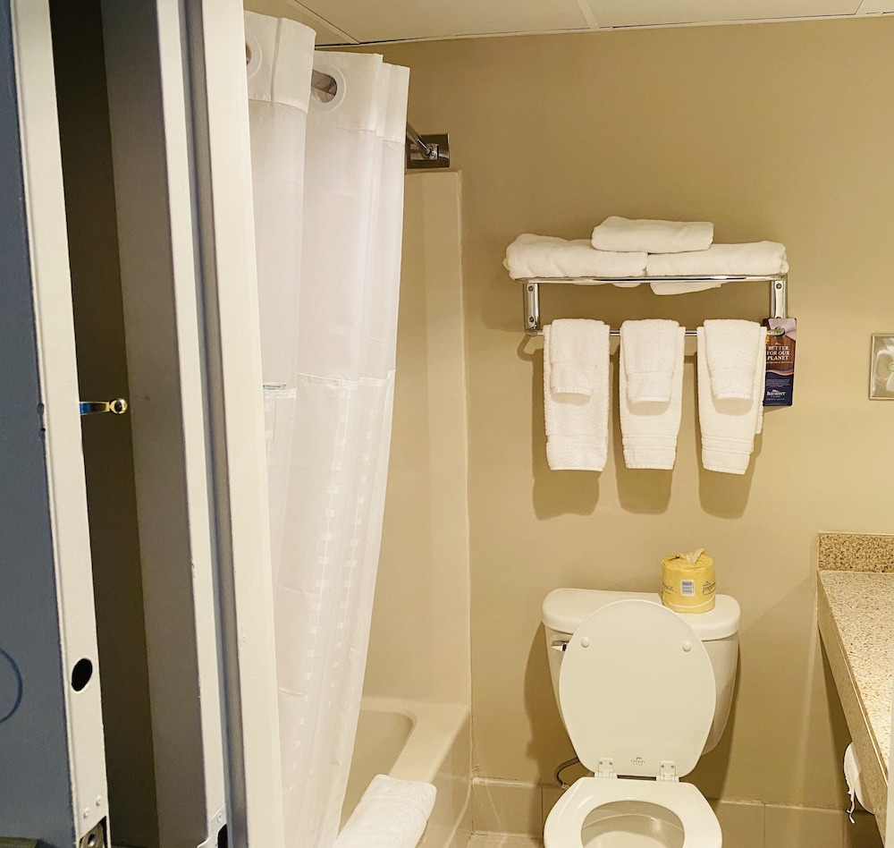 Room, 2 Queen Beds, Non Smoking - Photo 5