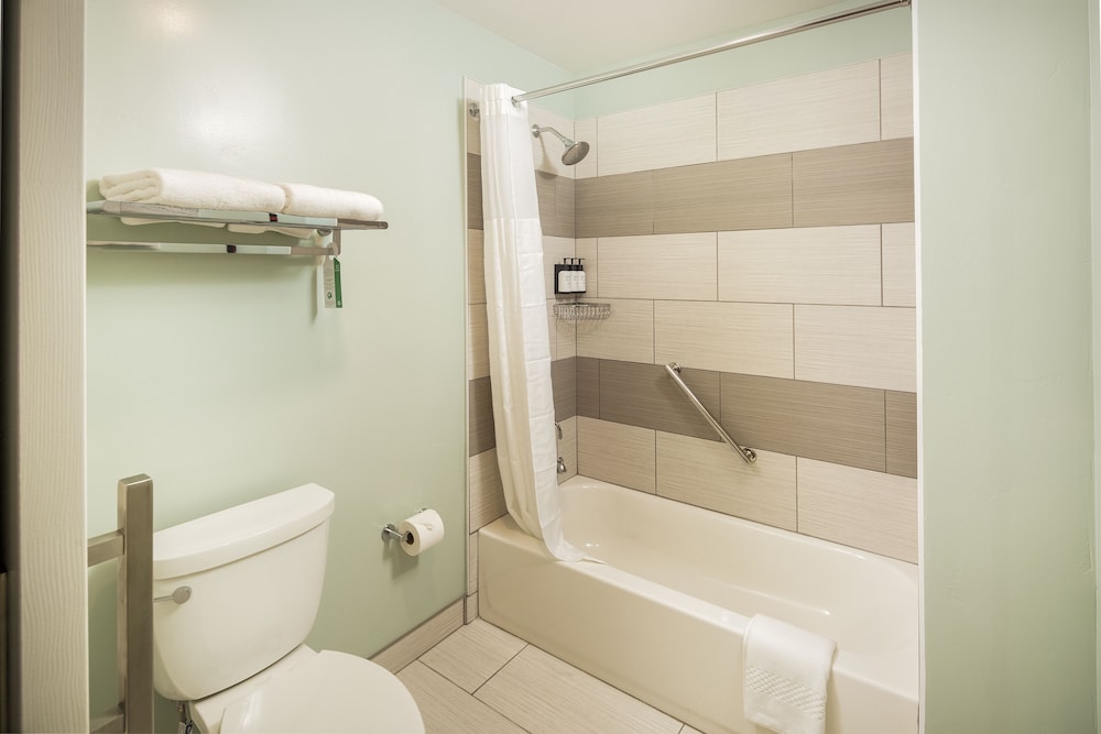 Deluxe Room, 2 Queen Beds - Photo 3