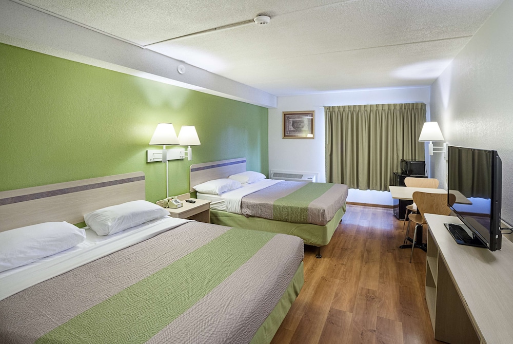 Standard Room, 2 Double Beds, Non Smoking photo 3