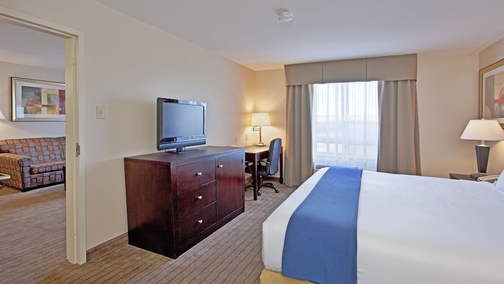 Suite, 1 King Bed, Jetted Tub - Photo 1