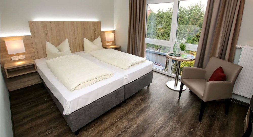 Comfort Double Room Single Use, 1 Queen Bed, Garden Area photo 2
