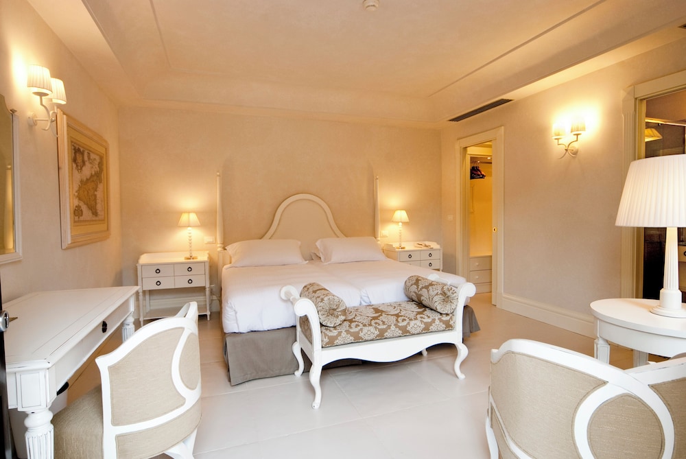 Deluxe Room - Photo 1