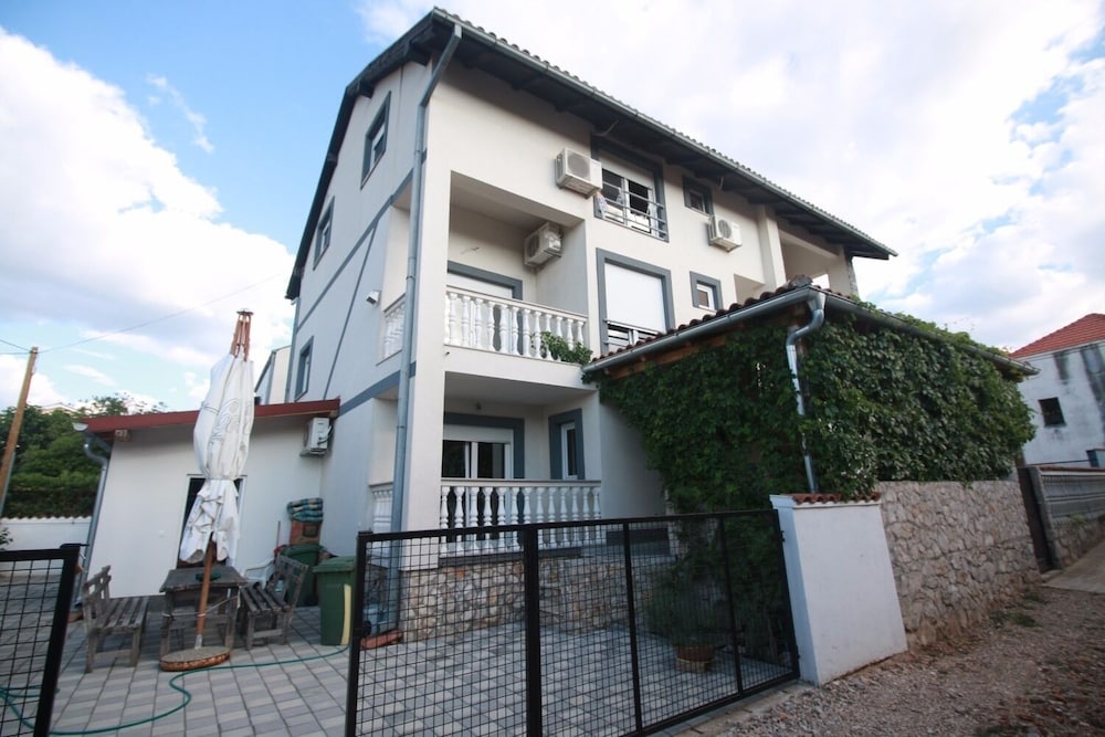 Apartment (Zora - Garden Terrace And Grill - A2() photo 2