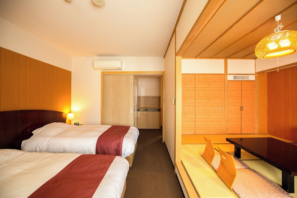 Japanese Western Room, Non Smoking, Lake View (West Build.) - Photo 3