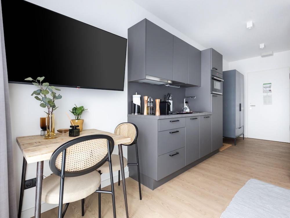Suite M - Photo 18