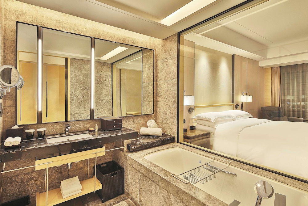 Presidential Suite thumbnail 5
