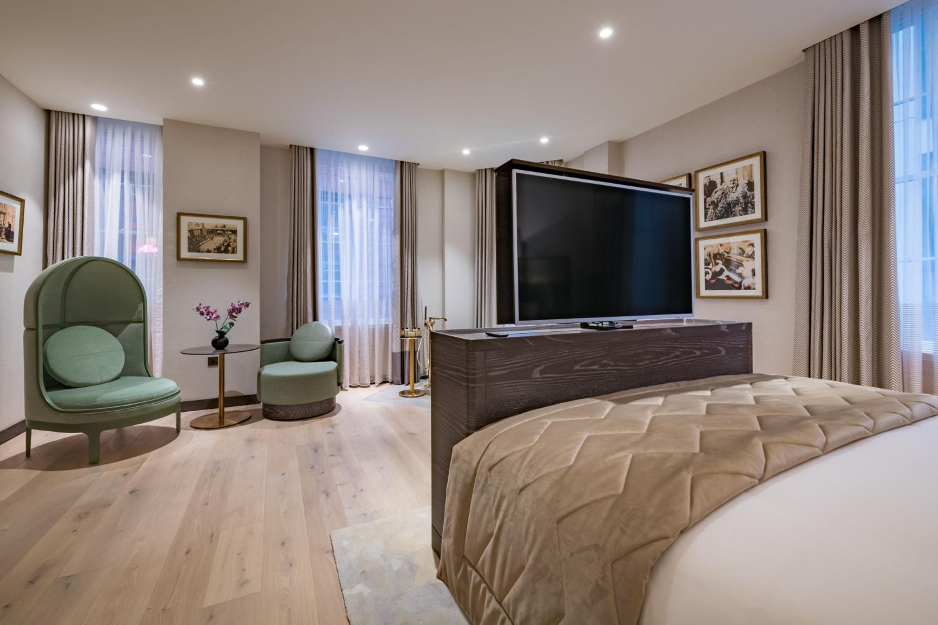 One-Bedroom Deluxe King Suite - Kent