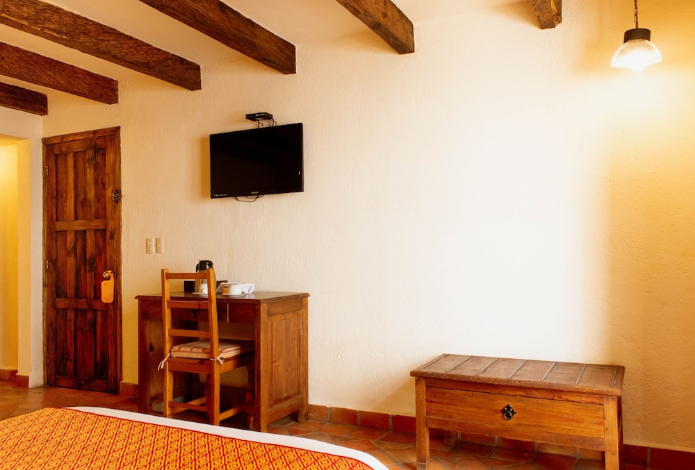 Colonial - Photo 3