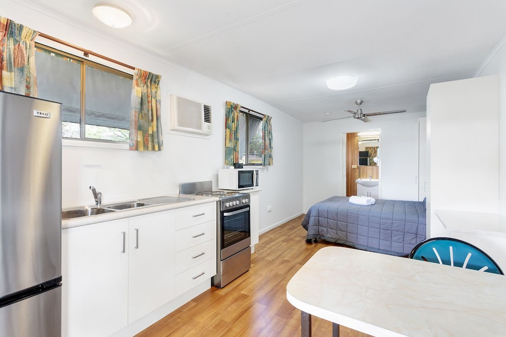 Bungalow, 1 Queen Bed photo 1