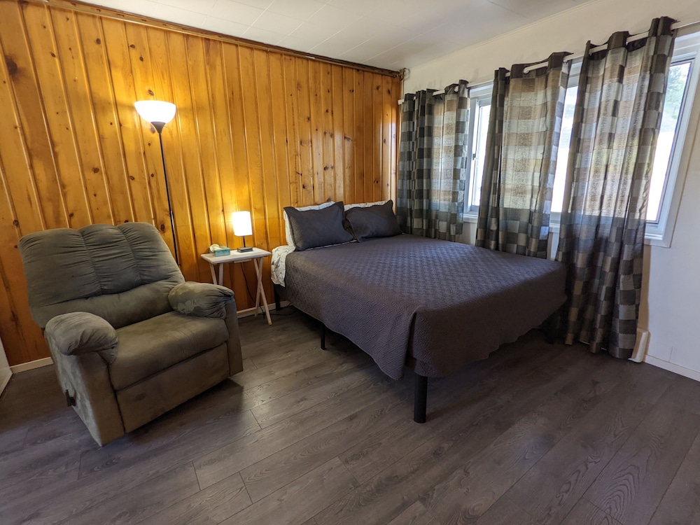 Standard Room, 1 Queen Bed, Kitchen photo 1