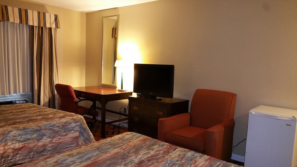 Standard Double Queen Room photo 3