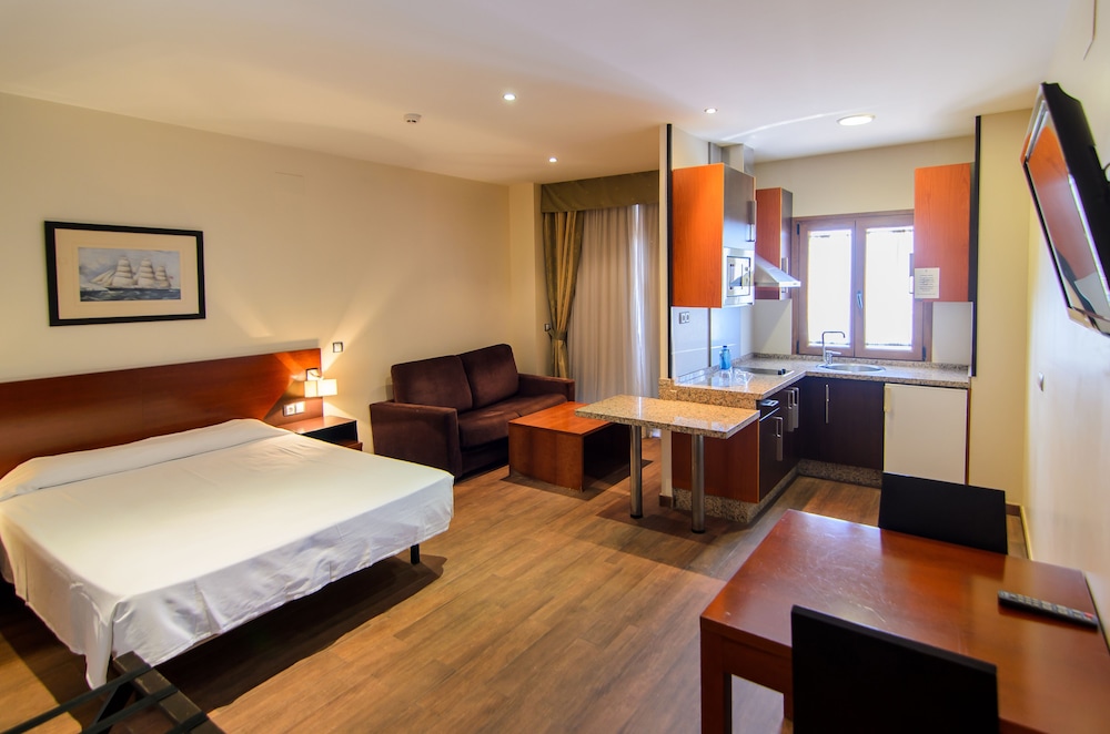 Triple Room (2ADULTS + 1CHILD) - Photo 2