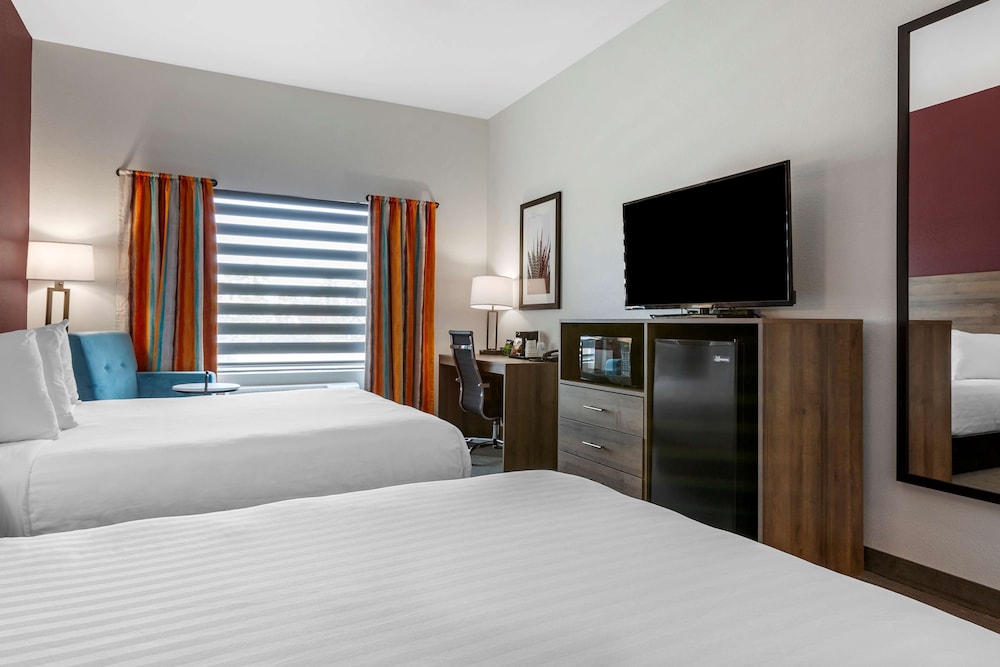 Standard Room, 2 Queen Beds, Non Smoking, Refrigerator & Microwave photo 2