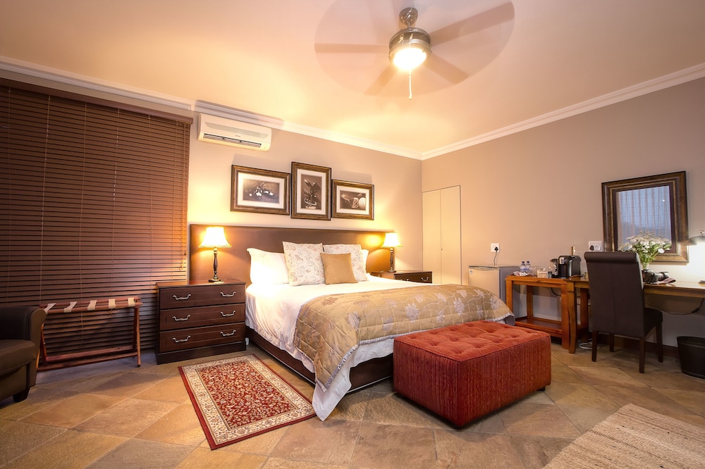 Executive King Room with shower photo 3