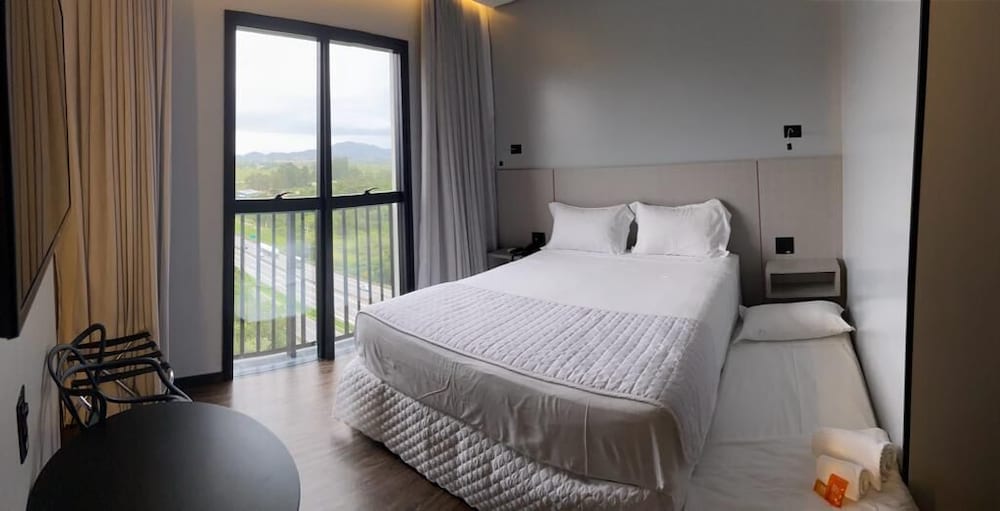 Deluxe Triple Room, Multiple Beds photo 2