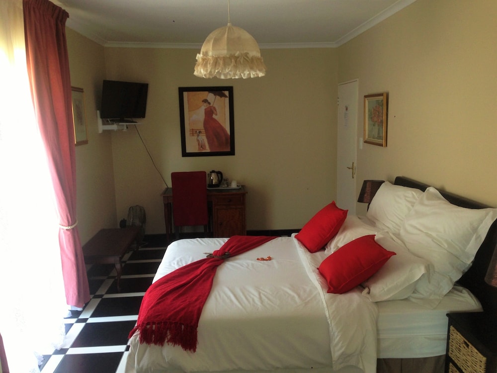 Queen room photo 2