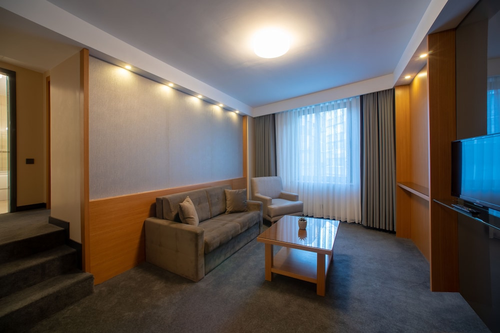 Family Room photo 3