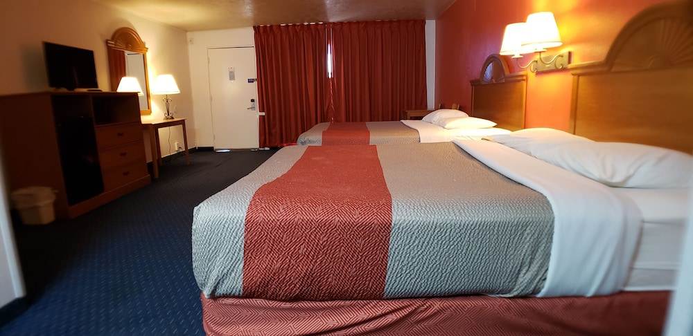 Standard Room, 2 Queen Beds, Accessible, Non Smoking - Photo 7