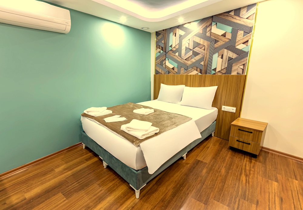 Economy Triple Room, No Windows photo 1