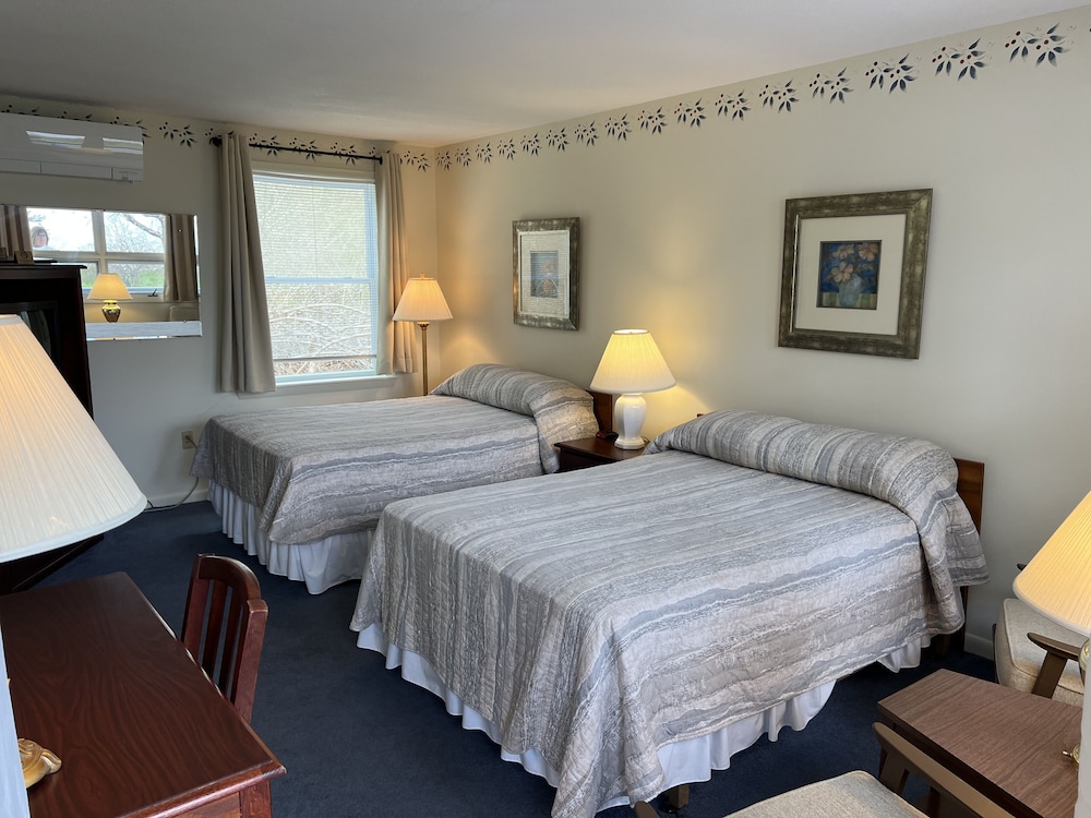 Room 14: Oceanview w/2 Doubles - Photo 6