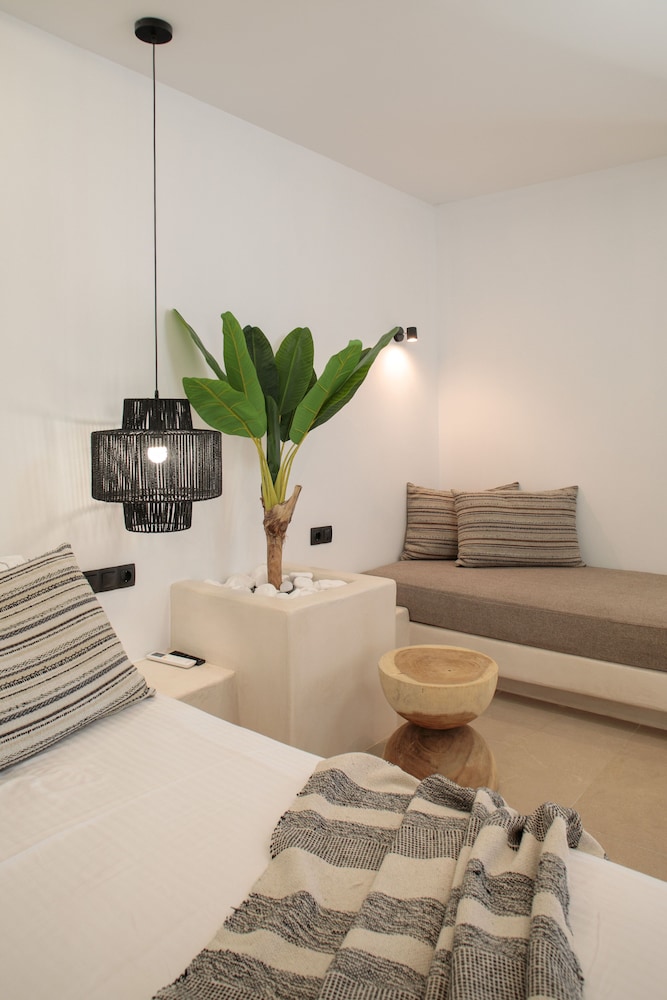 Deluxe Triple Room - Photo 11