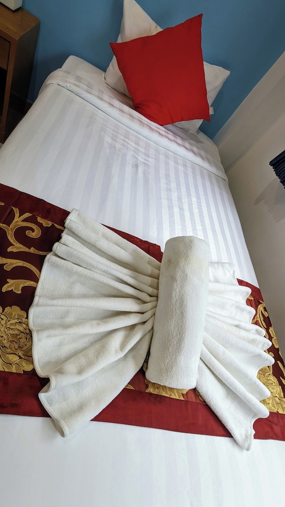 Standard Double or Twin Room - Photo 11