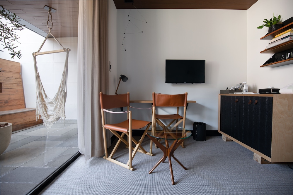 Standard Room, 1 Queen Bed, Balcony (23 sqm) Non Smoking photo 1