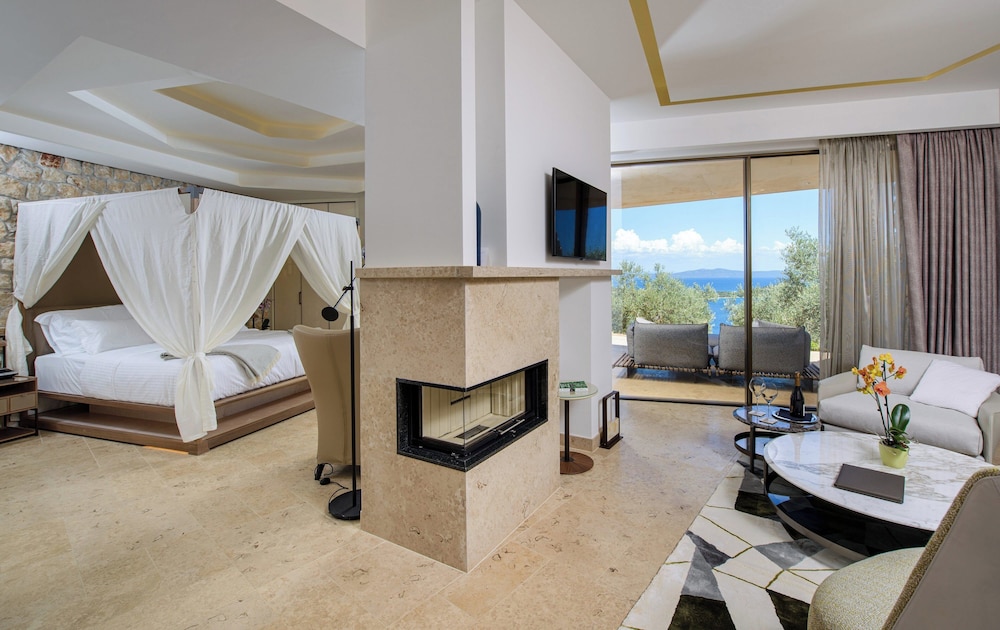 Luxury Suite with Terrace and Sea View - Photo 1