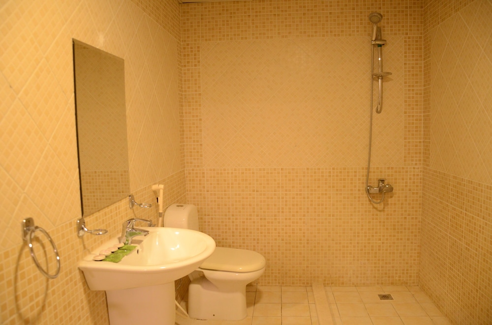 Basic Quadruple Room - Photo 9