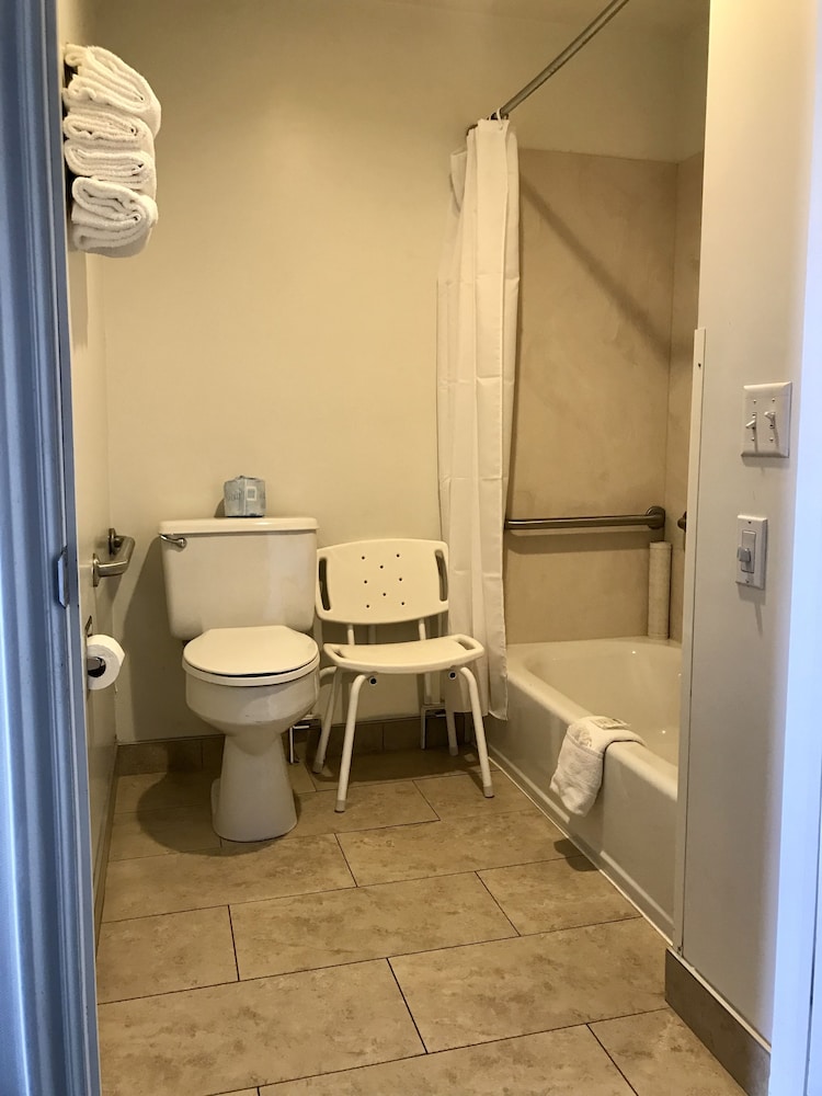 Standard Room, 2 Queen Beds, Accessible, Non Smoking photo 2