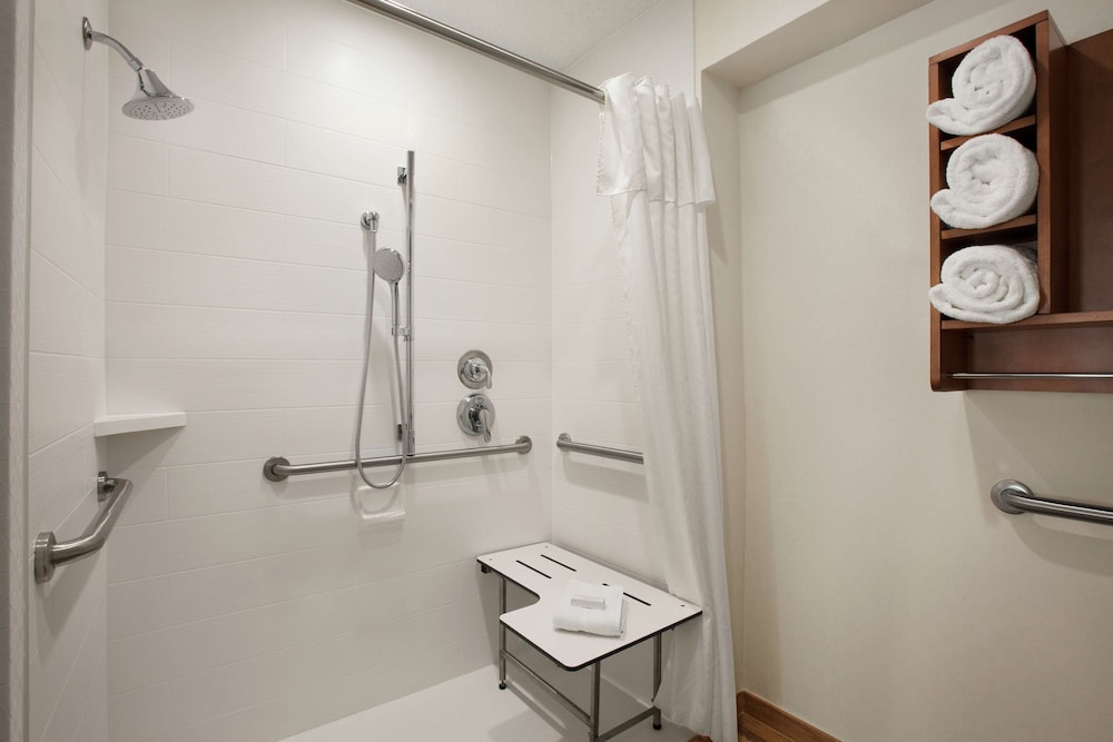 Room, 1 King Bed, Accessible, Patio