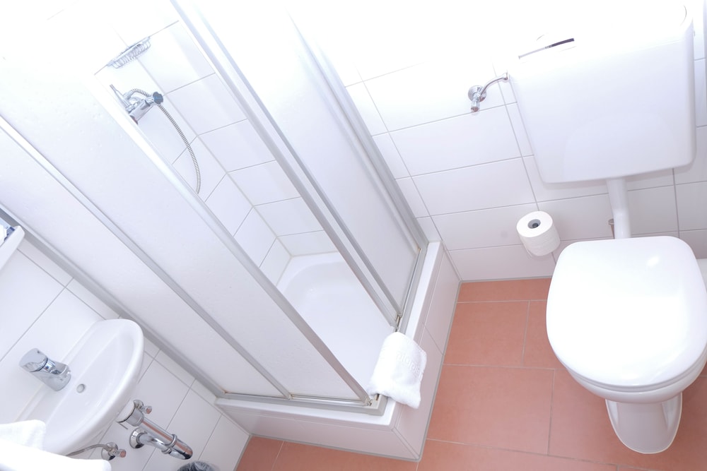 Basic Double Room Single Use photo 3