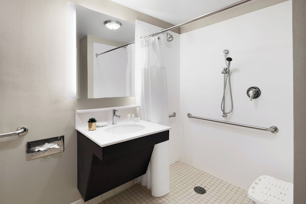 Suite, 2 Double Beds - Photo 7