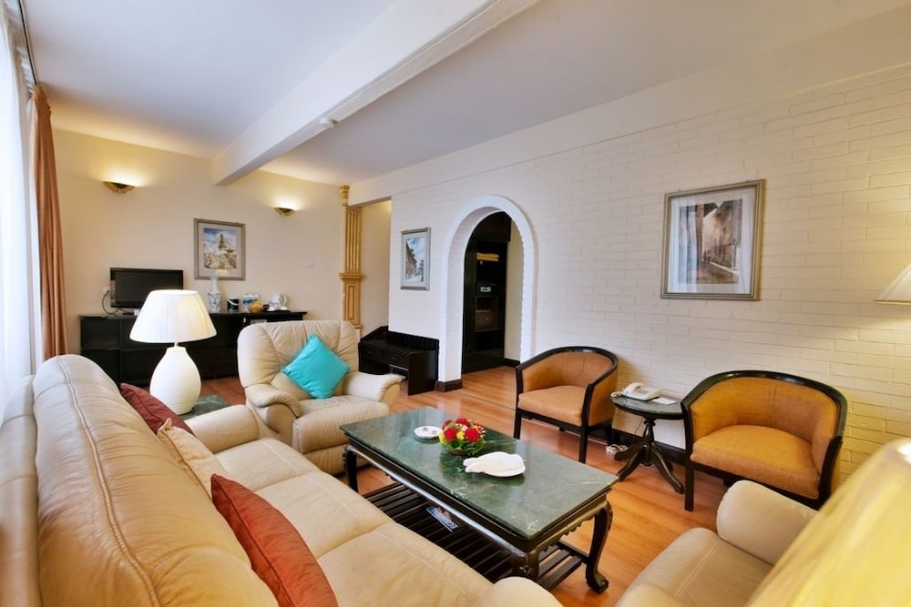Suite - Photo 21