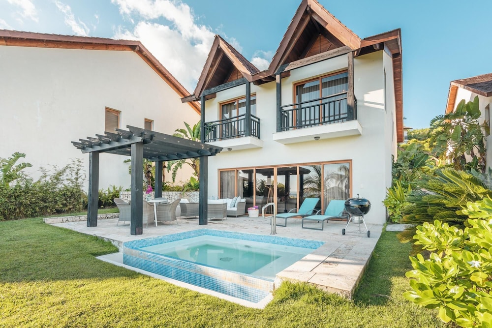Villa photo 2