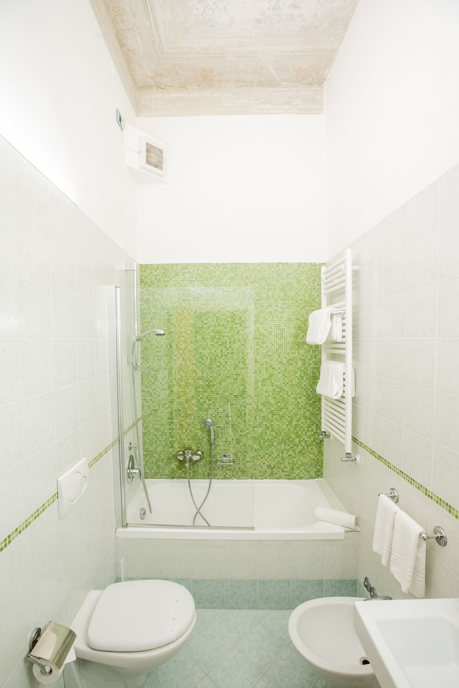 Luxury Double Room, Bathtub photo 2