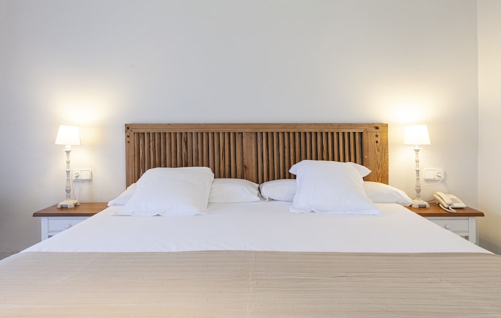 Standard Double or Twin Room - Photo 12