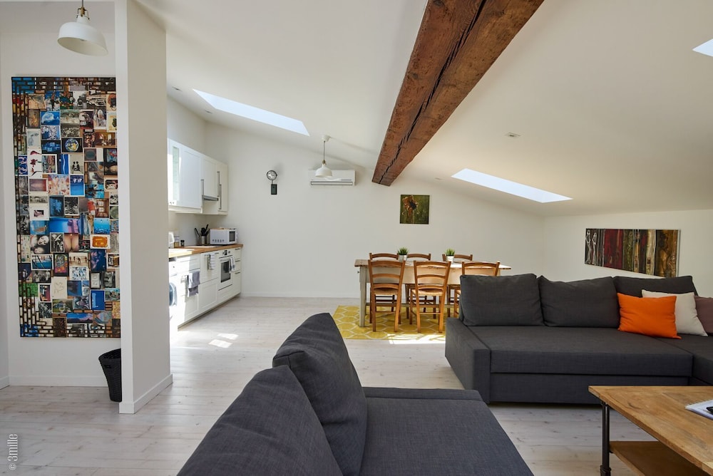 Royal Apartment, 1 Bedroom, Balcony, Garden Area photo 3